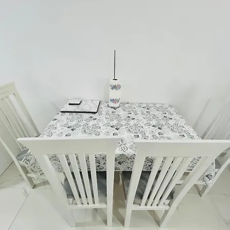 Todi's Apartment *